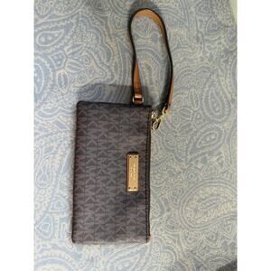 Michael Kors Jet Set Medium Wristlet